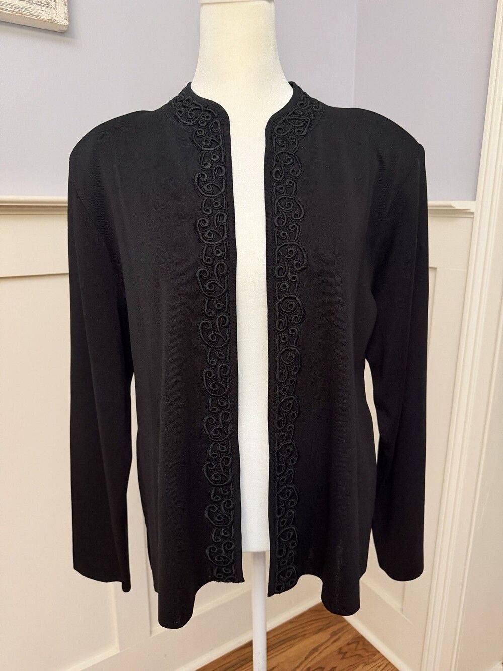 Exclusively MISOOK Cardigan Sweater Sz Large Black Scroll Edges